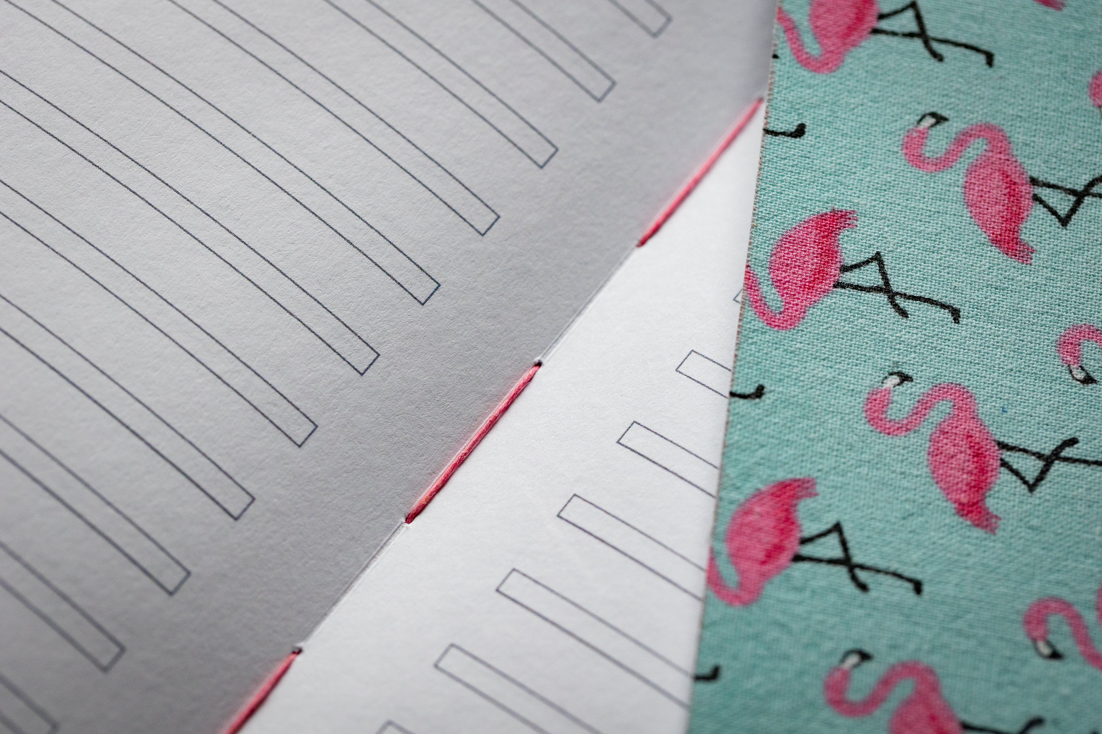 Handgebundenes Notiz-/Malbuch mit Flamingomuster
