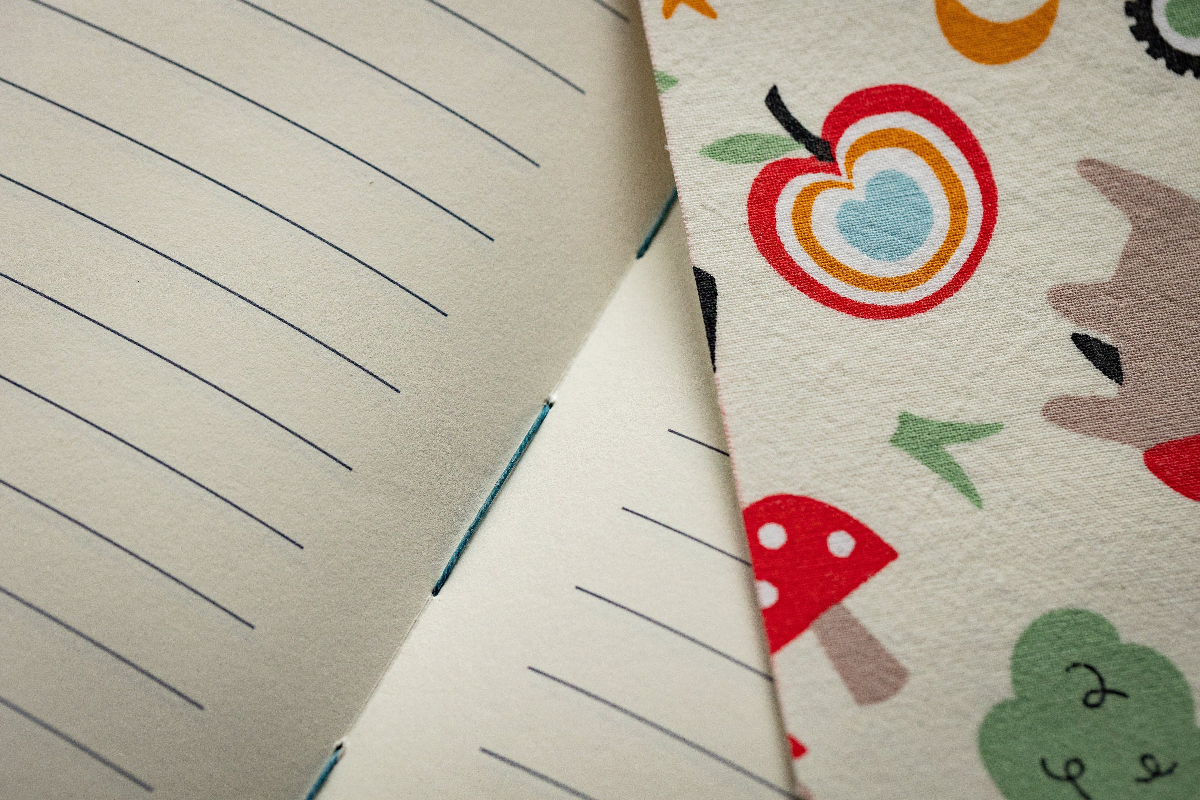 Handgebundenes Notiz-/Malbuch mit Spielzeugmuster