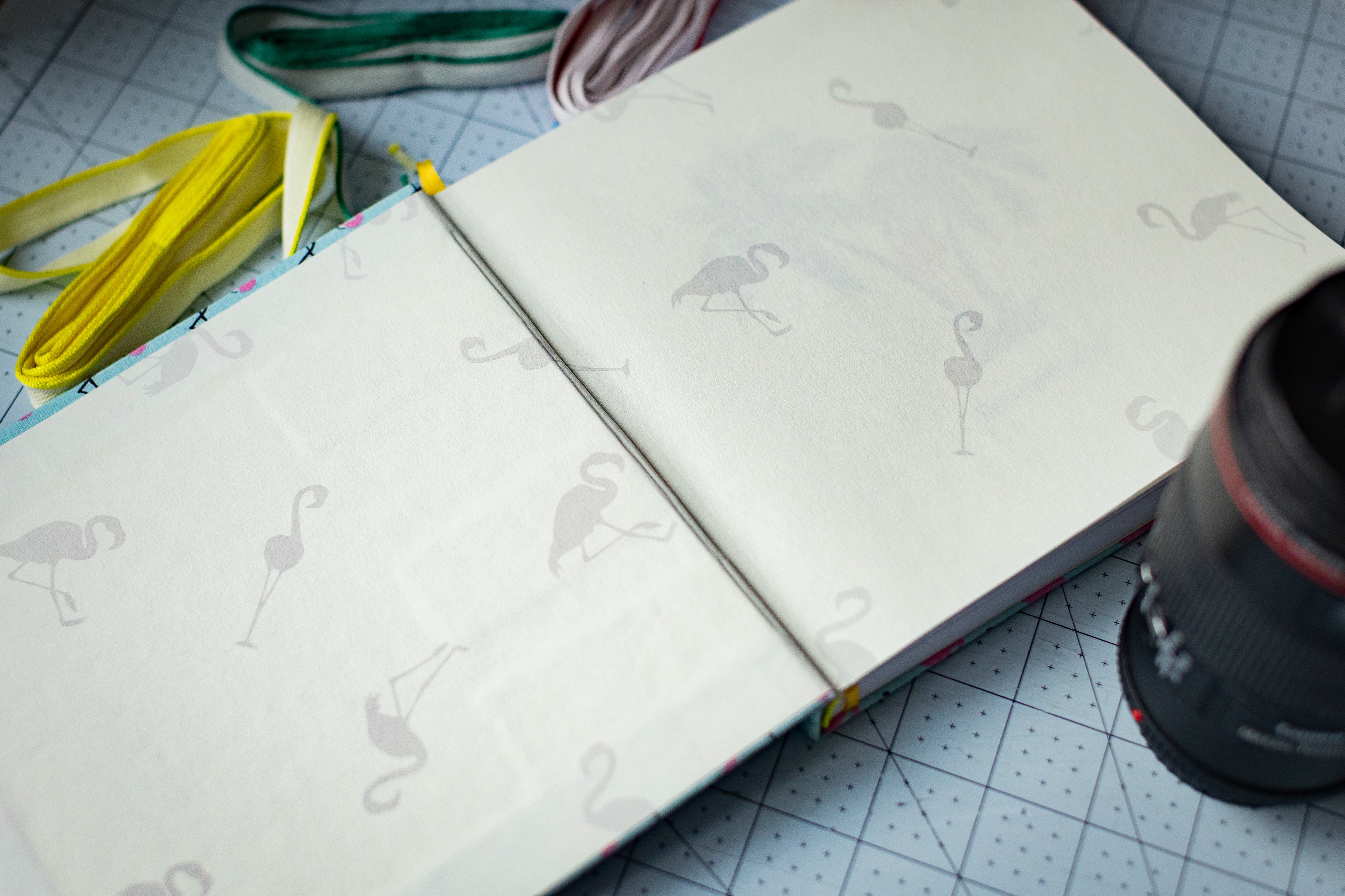 Handgebundenes Notiz-/Malbuch mit Flamingomuster