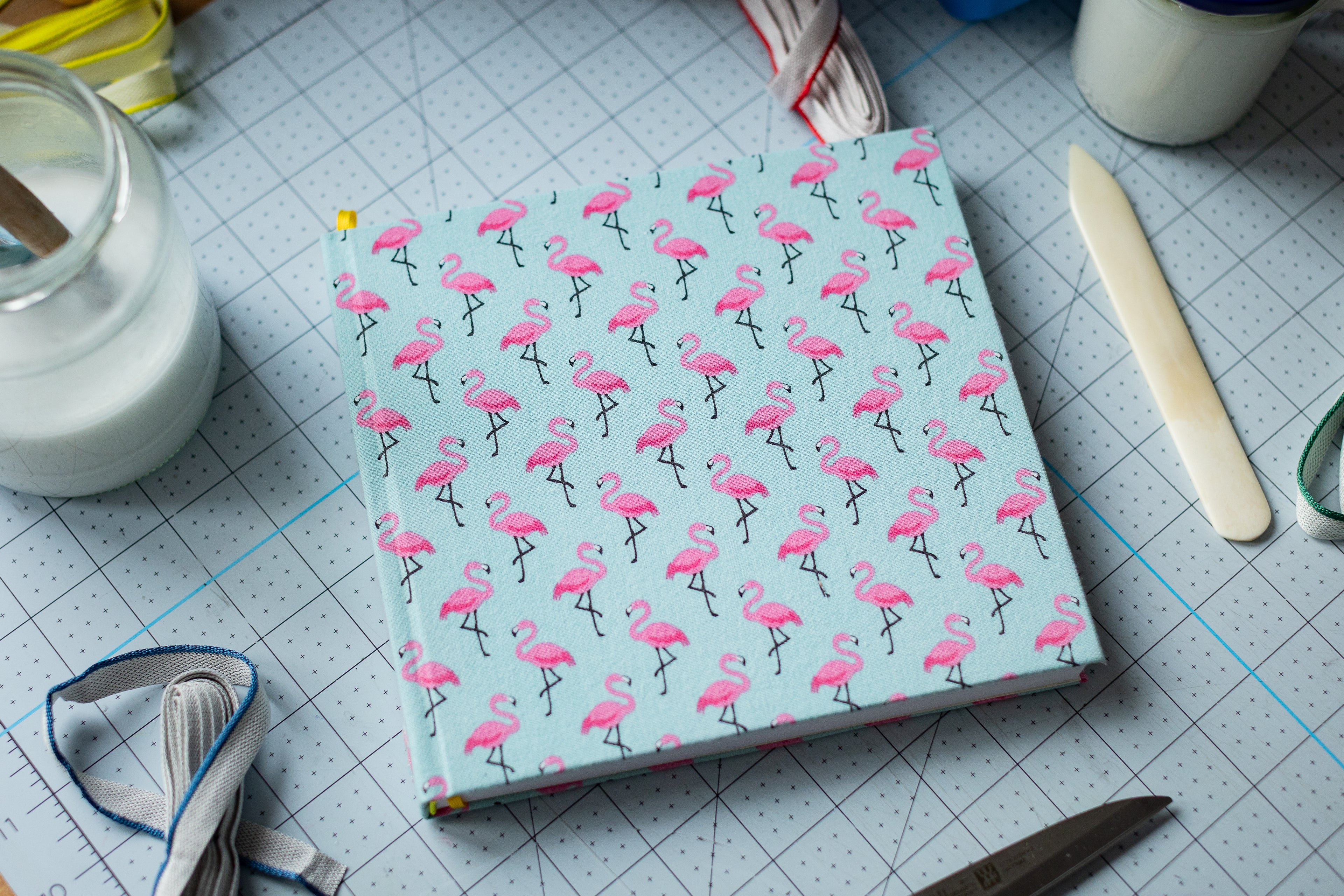 Handgebundenes Notiz-/Malbuch mit Flamingomuster