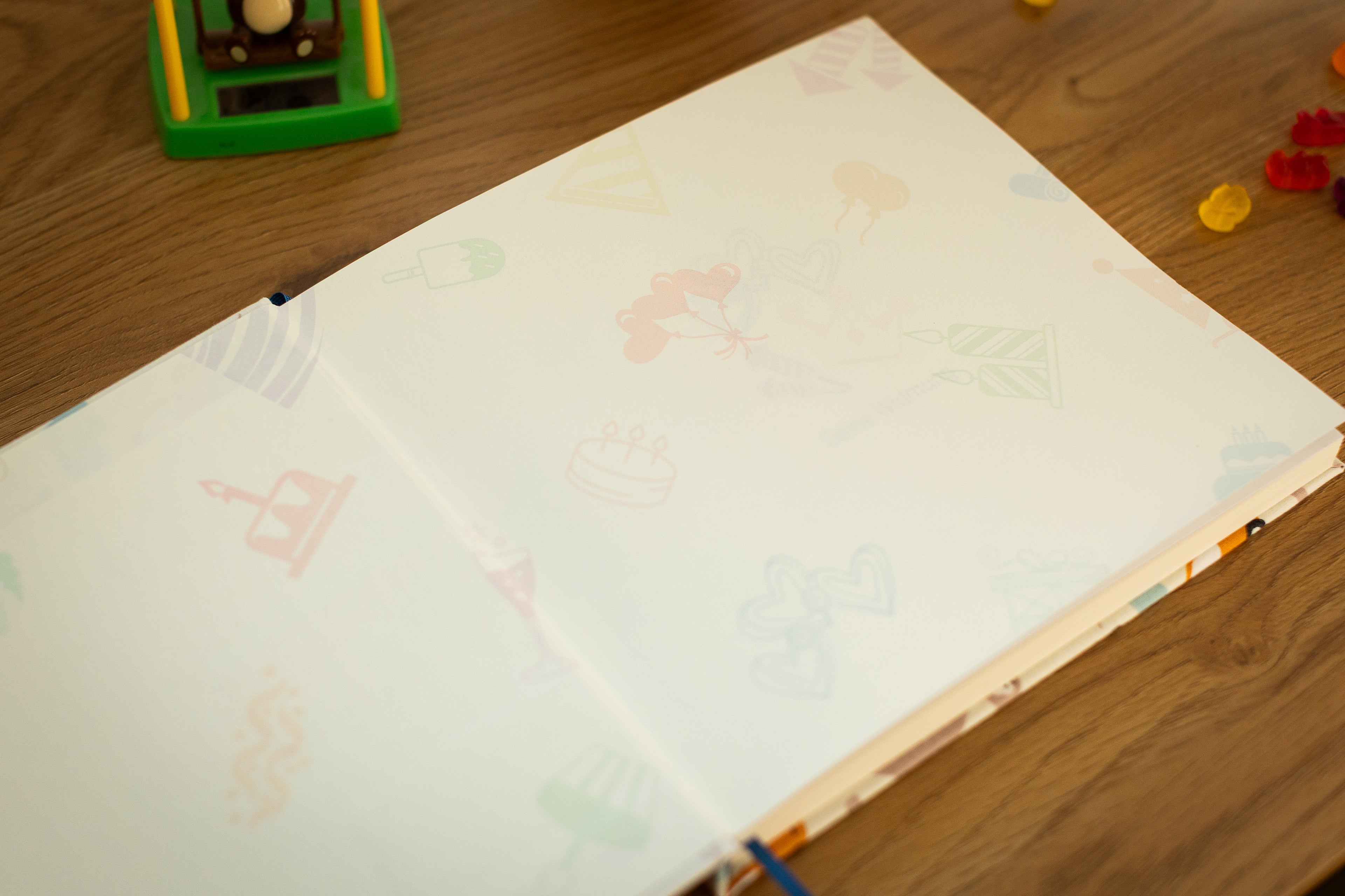 Handgebundenes Notiz-/Malbuch mit Spielzeugmuster