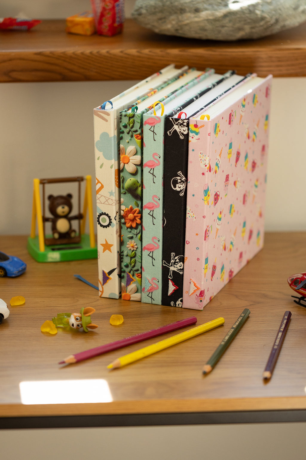 Handgebundenes Notiz-/Malbuch mit Spielzeugmuster