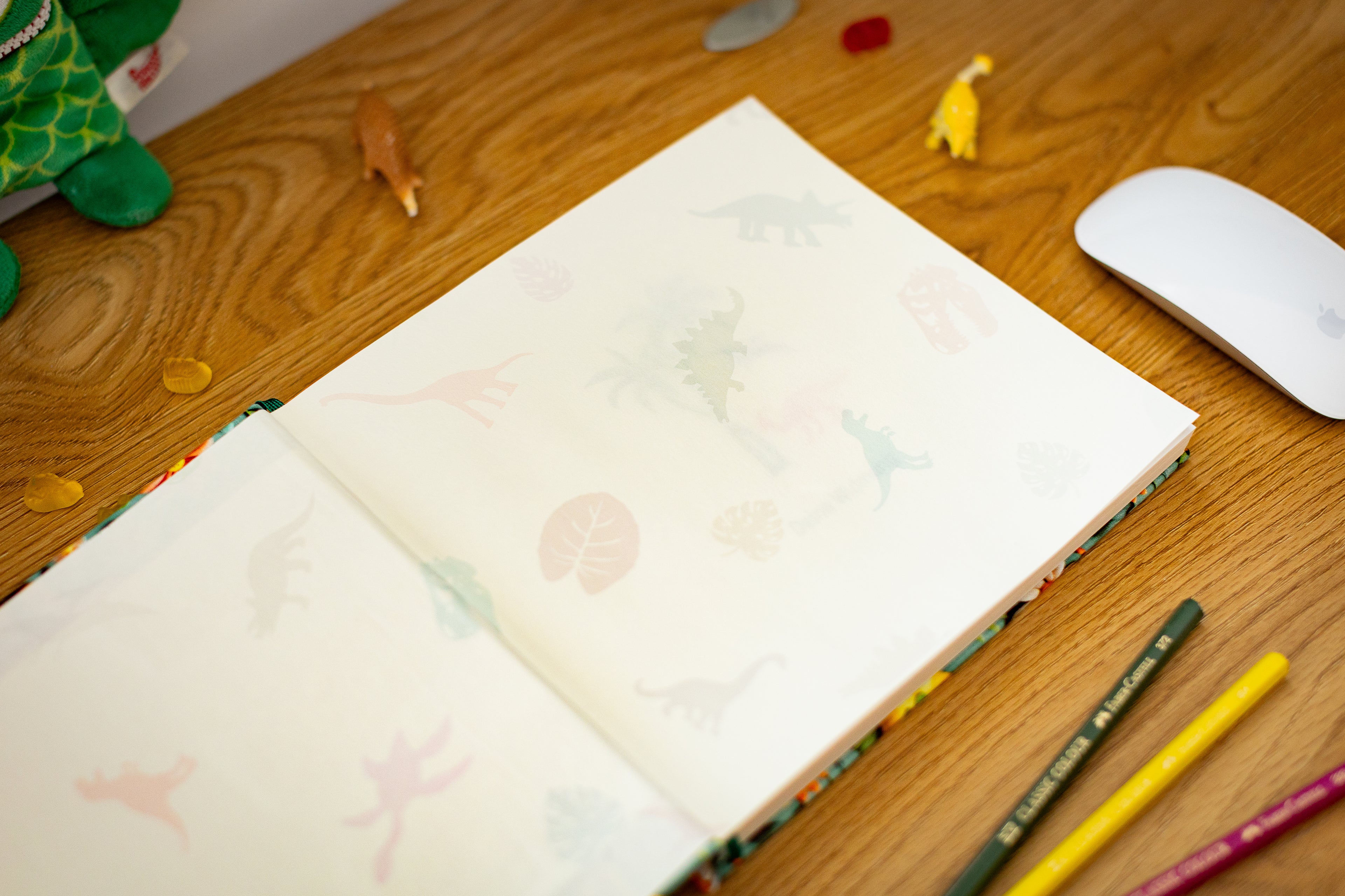 Handgebundenes Notiz-/Malbuch mit Dinomuster