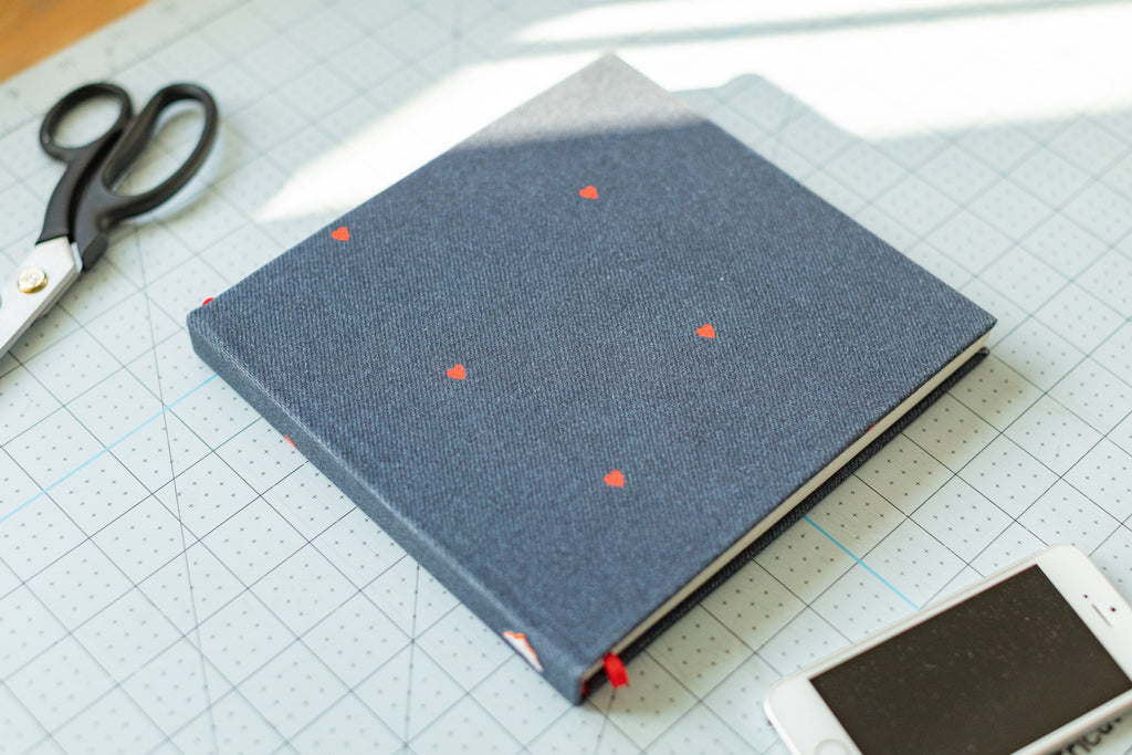 Handgebundenes Notiz-/Malbuch mit Herzchen